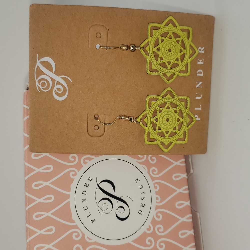 Plunder Spring Star Earrings